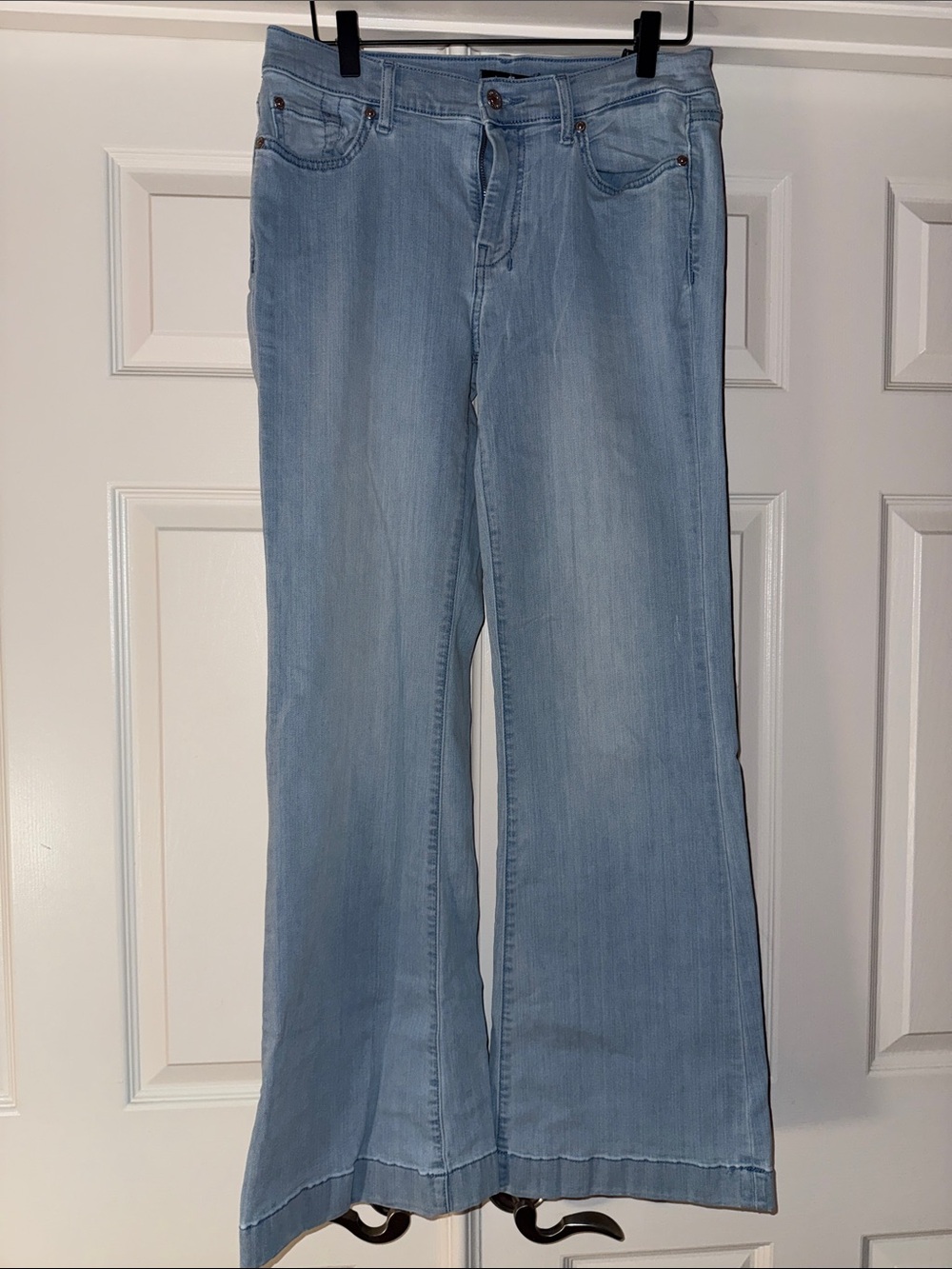 7 For All Mankind Dojo Jeans – Light Blue Wash